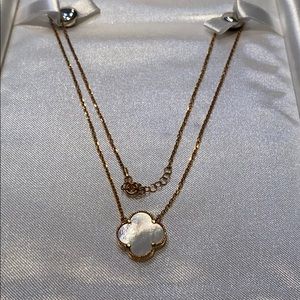 BRAND NEW FAUX VAN CLEEF FOUR LEAF CLOVER NECKLACE